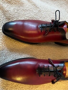 Men Luxury Shoes Mfg by Mezlan and made in Spain, Size is 10M color is Burgandy!
